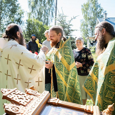 В д. Филоново состоялся субботник на территории кладбищенского руинированного храма Покрова Пресвятой Богородицы