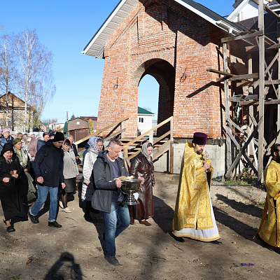 В строящемся храме в честь апостола Фомы Молитовского благочиния отметили престольный праздник