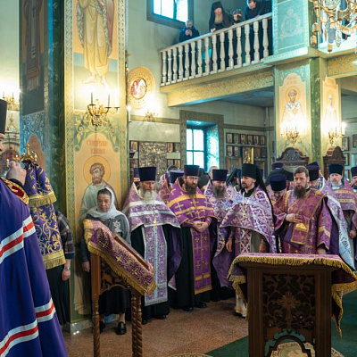 В престольный праздник Городецкого Феодоровского мужского монастыря епископ Городецкий и Ветлужский Парамон совершил Литургию Преждеосвященных Даров