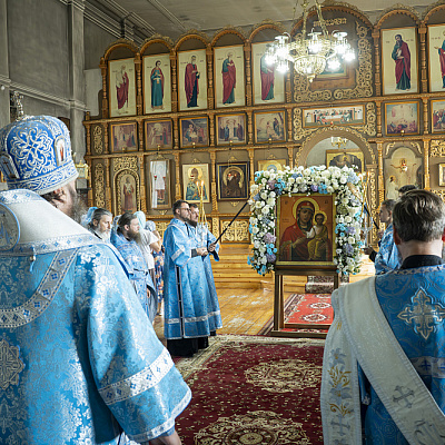 В малый престольный праздник епископ Городецкий и Ветлужский Парамон совершил Божественную литургию в соборе Воскресения Словущего р.п. Воскресенское