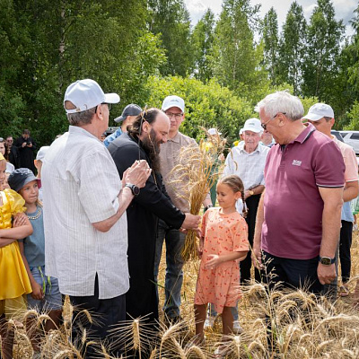 Епископ Городецкий и Ветлужский Парамон посетил торжественное мероприятие, посвященное празднику первого снопа в с. Строчково