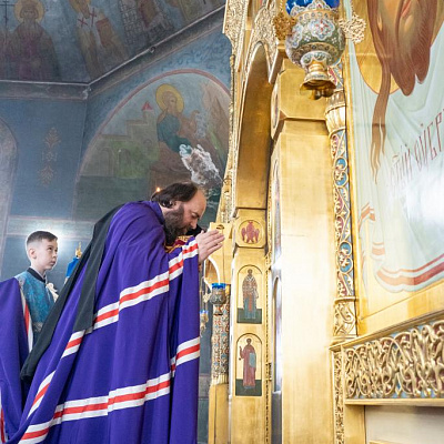 В праздник Благовещения Пресвятой Богородицы епископ Городецкий и Ветлужский Парамон совершил Божественную литургию в храме Пресвятой Живоначальной Троицы г. Заволжье