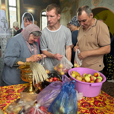 Подопечные пансионата «Лазурь» посетили Троицкий храм города Заволжье в праздник Преображения Господня