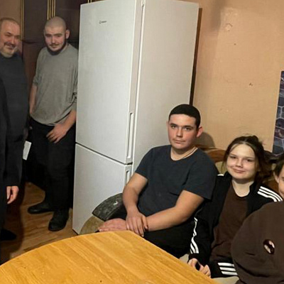 Благочинный Приокского округа вручил многодетным семьям подарки от управляющего Нижегородской епархией