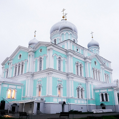 Митрополит Георгий совершил богослужения в Свято-Троицком Серафимо-Дивеевском монастыре