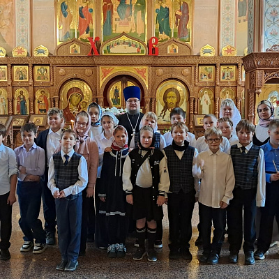 Помощник благочинного Автозаводского округа провел для школьников экскурсию по храму