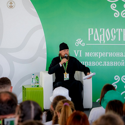 Исполняющий обязанности руководителя Синодального отдела по делам молодежи иеромонах Филарет (Зубов) встретился с участниками VI межрегионального форума православной молодежи «Радость моя»