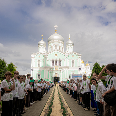 Накануне дня памяти преподобного Серафима Саровского в Дивеевском монастыре состоялось вечернее богослужение