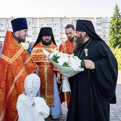Епископ Городецкий и Ветлужский Парамон совершил Божественную литургию в храме Пресвятой Живоначальной Троицы г. Заволжье