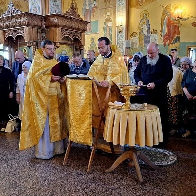 В Елисаветинском храме Автозаводского благочиния торжественно встретили икону святых мучениц Веры, Надежды, Любови и матери их Софии