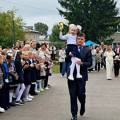 Священники Шахунского благочиния поздравили школьников с Днём знаний