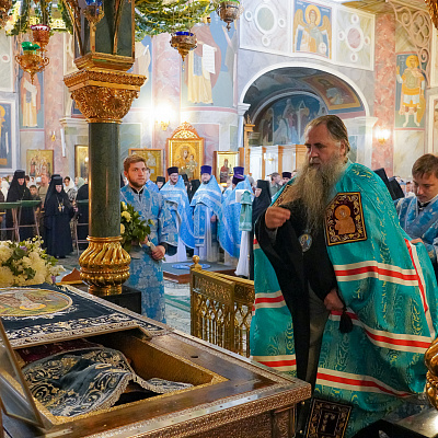 В день празднования иконы Божией Матери «Умиление» митрополит Георгий совершил Божественную литургию в Дивеевском монастыре
