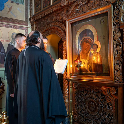 Во вторник первой седмицы Великого поста епископ Городецкий и Ветлужский Парамон совершил Великое повечерие с чтением покаянного канона прп. Андрея Критского в храме Архистратига Божия Михаила г. Городец