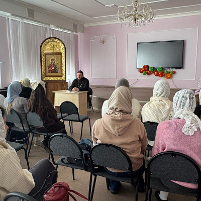Клирик Дивеевского благочиния провел духовную беседу с паломнической группой
