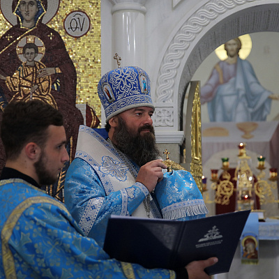 В праздник Владимирской иконы Божией Матери епископ Городецкий и Ветлужский Парамон сослужил архиепископу Владикавказскому и Аланскому Герасиму на Божественной литургии в храме равноапостольного князя Владимира г. Владикавказа