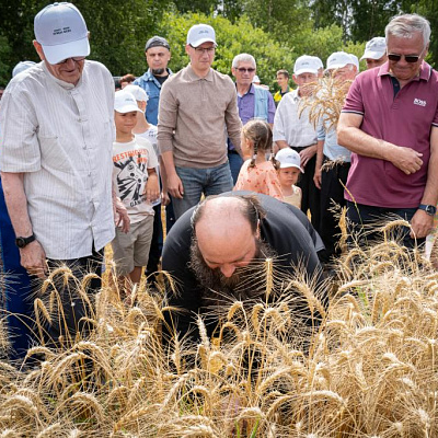 Епископ Городецкий и Ветлужский Парамон посетил торжественное мероприятие, посвященное празднику первого снопа в с. Строчково