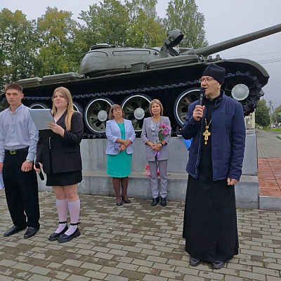 Священники Ветлужско-Уренского благочиния приняли участие в торжественных линейках, посвященных Дню знаний