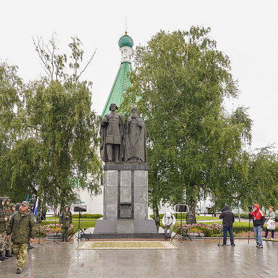 Управляющий Нижегородской епархией принял участие в возложении цветов к памятнику основателю Нижнего Новгорода