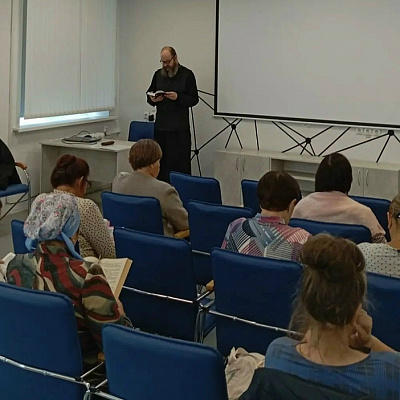В центральной библиотеке им. Н. Г. Тумакова поселка Красные Баки состоялась очередная встреча библейского кружка «Просвещение»
