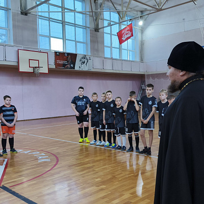 Помощник благочинного Богородского округа посетил игру по мини-футболу