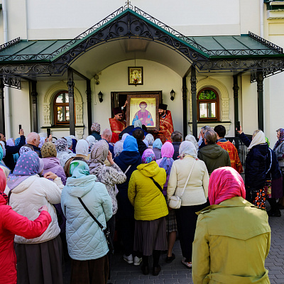В нижегородском Елисаветинском храме торжественно встретили икону великомученика и целителя Пантелеимона
