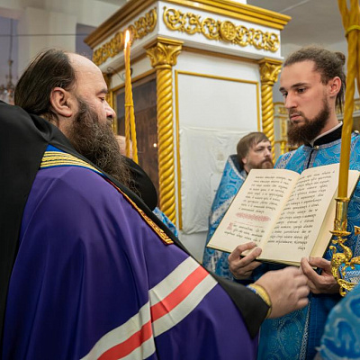 В канун праздника Покрова Пресвятой Богородицы епископ Городецкий и Ветлужский Парамон совершил Всенощное бдение в Городецком кафедральном соборе Покрова Пресвятой Богородицы