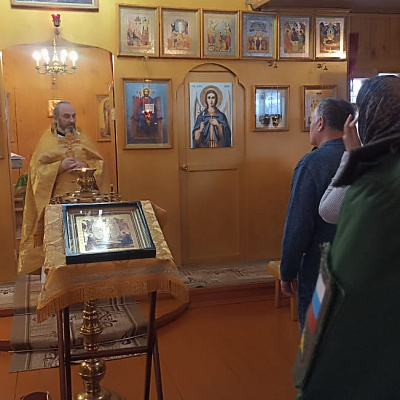 Помощник благочинного Дальнеконстантиновского округа совершил молебен для военнослужащих воинской части поселка Суроватиха