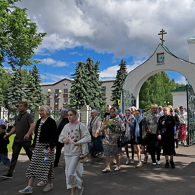 В храме Пресвятой Живоначальной Троицы поселка Шаранга отметили престольный праздник
