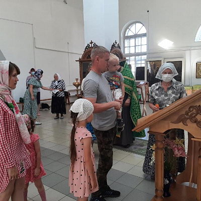 Молебен святым благоверным Петру и Февронии в храме Пресвятой Живоначальной Троицы поселка Шаранга