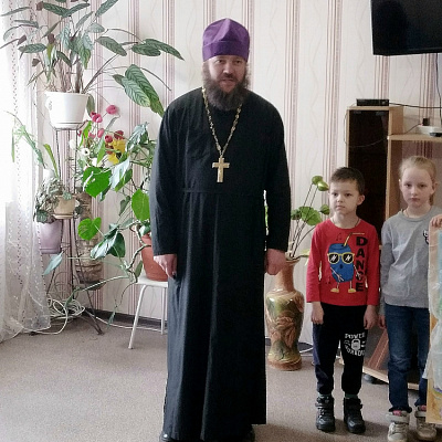 Поздравление с Пасхой в социальных учреждениях Воскресенского муниципального округа Воскресенского благочиния